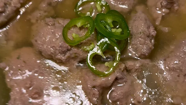 Sopa de albóndigas de hígado, típica de Rumanía