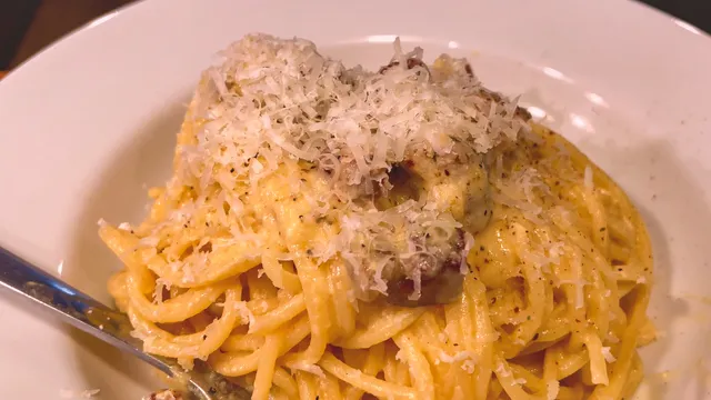 La pasta carbonara italiana más cremosa, original y potente