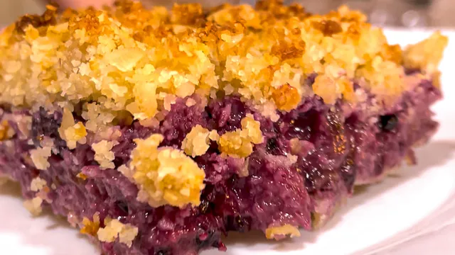 Crujiente y jugosa explosión vegana de frutos rojos