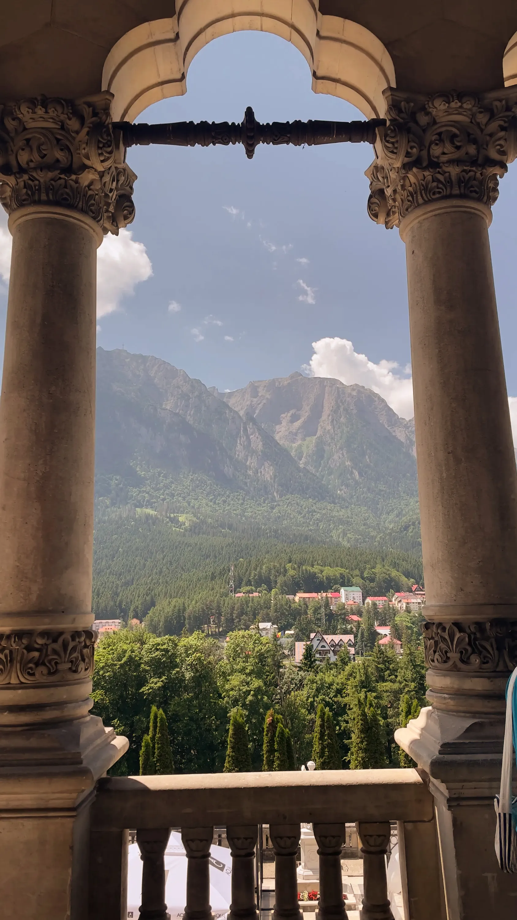 Vista de los Cárpatos desde el Castillo Cantacuzino