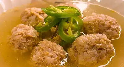 Sopa tradicional rumana ciorbă de perisoare